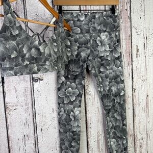 Athleta Two-Piece Solace Sports Bra & Elation Tight Set Size Medium Textured